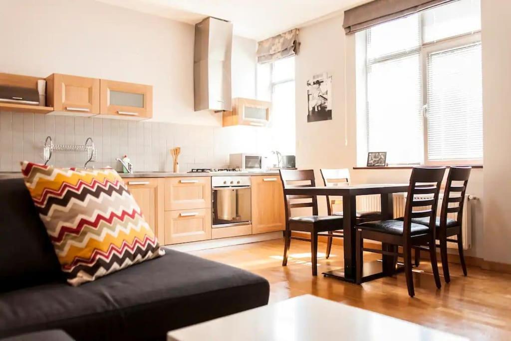 City Center 2Bdr Apartment Near Rustaveli Av. Tbilisi ภายนอก รูปภาพ