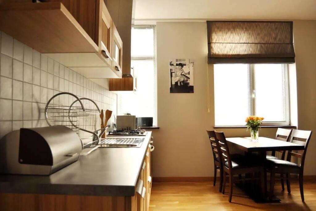 City Center 2Bdr Apartment Near Rustaveli Av. Tbilisi ภายนอก รูปภาพ