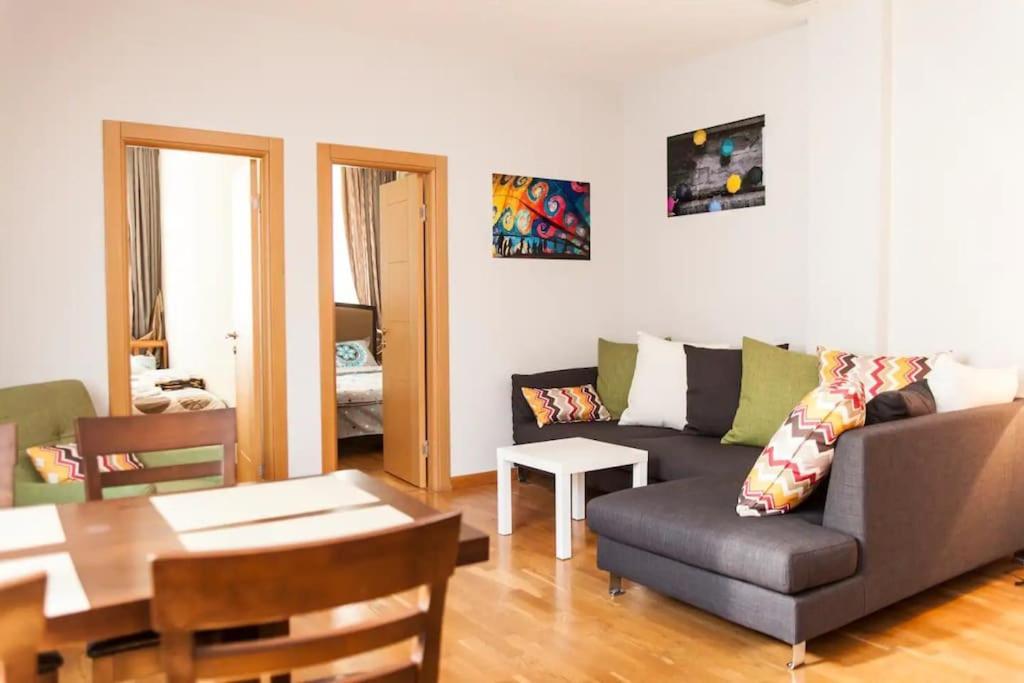 City Center 2Bdr Apartment Near Rustaveli Av. Tbilisi ภายนอก รูปภาพ